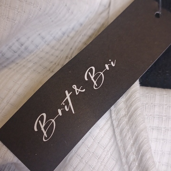 Crewneck Short-Sleeve Tee in White - Picture 4 of 4